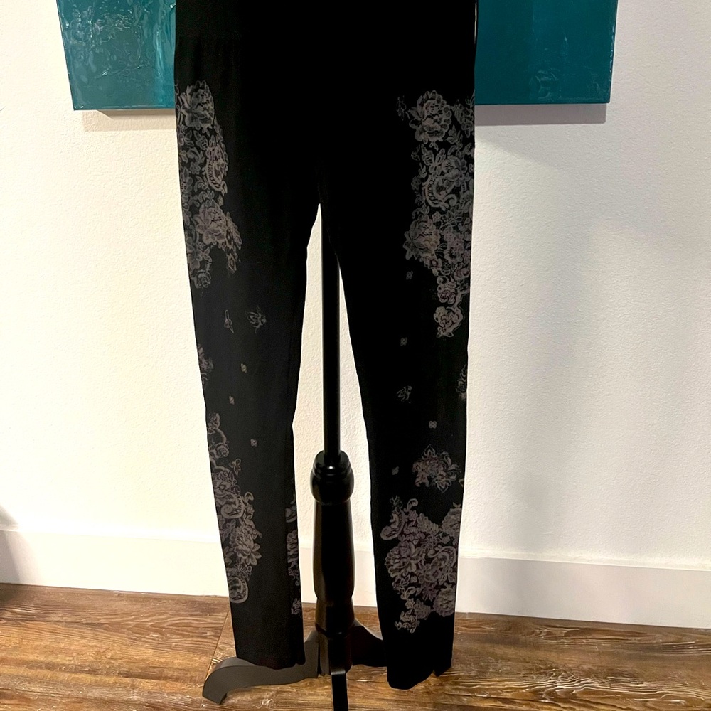 Unique Black Leggings w/ Design on Legs